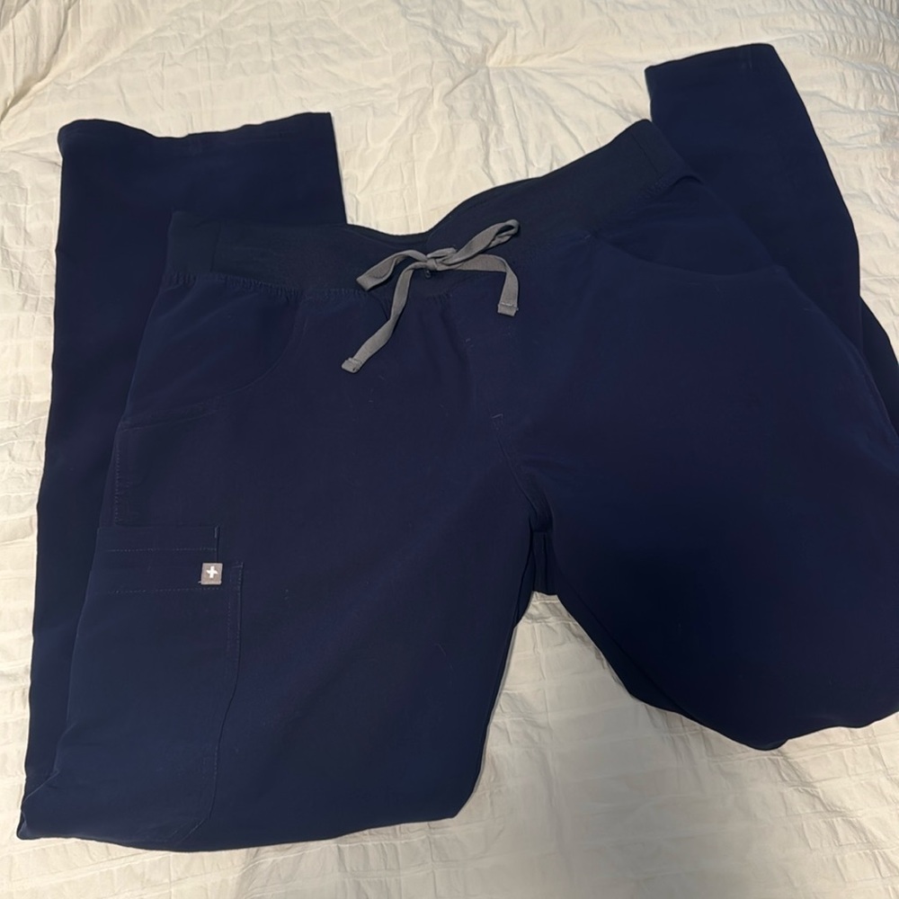 FIGS kade navy scrub pants